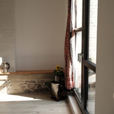zum Balkon